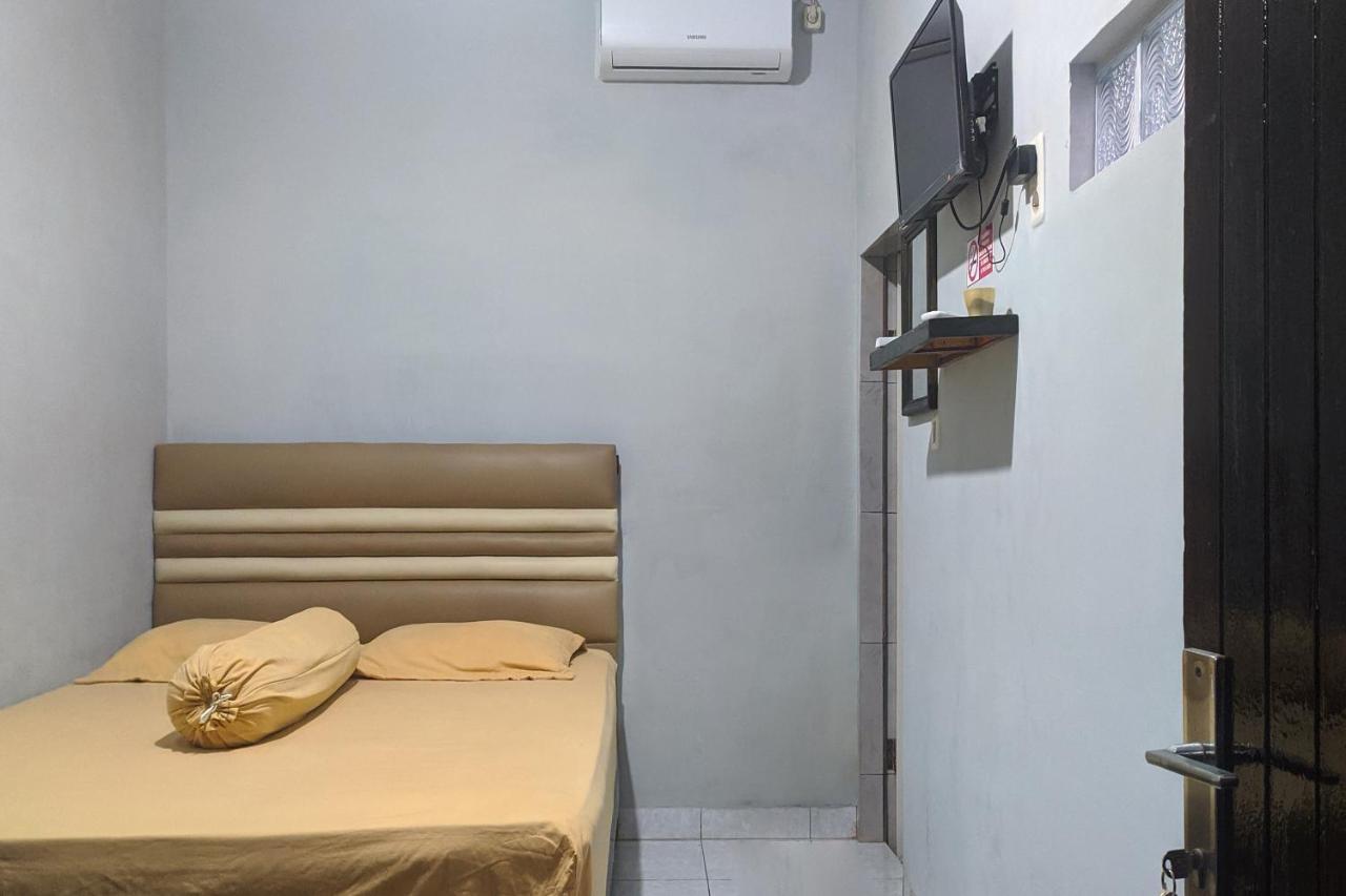 Oyo 90119 Dorowati Guesthouse Syariah Medan Exterior photo